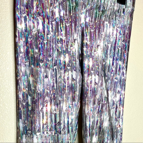 Therez Holographic Leggings - Picture 2 of 5